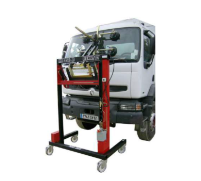 Windshield manipulator trolley for HGVs and BUSES