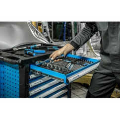 Workshop trolley equipped with 7 drawers and 258 tools, for a wide range of storage spaces.