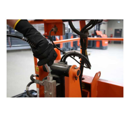 Fettpumpe 20V 690 bar - 1 Li-Ion Akku 2Ah - 1 Ladegerät 3A - Box