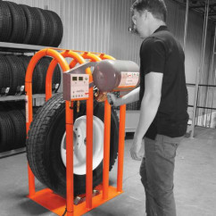 Gluing and inflation station for HGV tyres