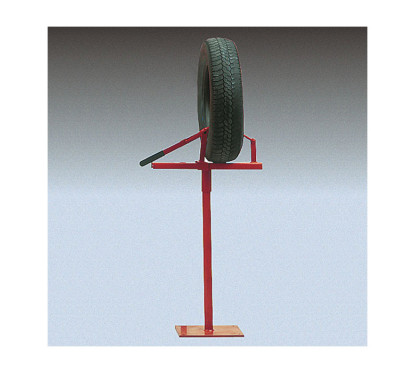 Tyre spreader on foot